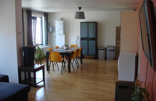 Courcelles Apartment | Appartement Courcelles