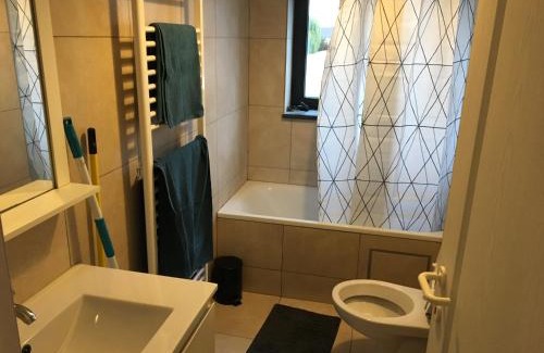 Courcelles Apartment | Appartement Courcelles