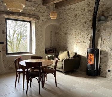 Ceyzerieu Apartment | Appartement dans une vieille ferme bugiste