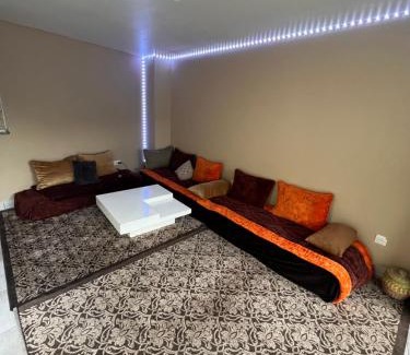 Carmaux Apartment | Appartement Darna - NETFLIX - WIFI - Terrasse avec jacuzzi