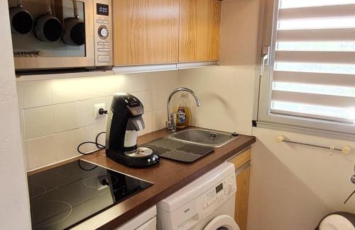 Meschers-sur-Gironde Apartment | Appartement Ensoleillé avec Terrasse et Parking au Centre de Meschers, Proche Plages et Commerces - FR-1-550-38
