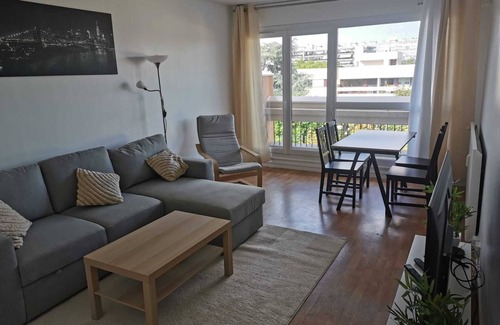 Grand Bourg Apartment | Appartement Spacieux Avec Ambiance Cocooning