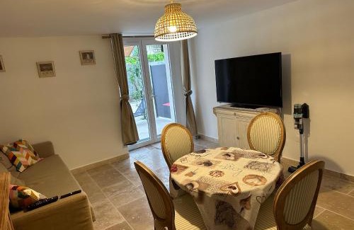 Mirabel-aux-Baronnies Apartment | Appartement provençal