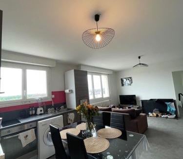 Montreuil-Juigne Apartment | Appartement
