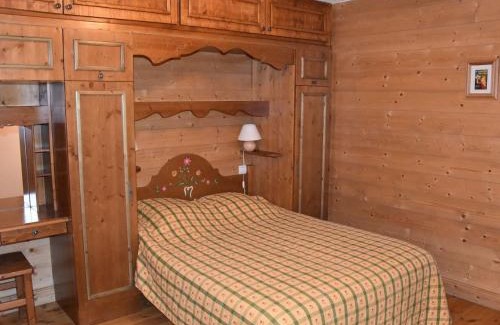 Pralognan-la-Vanoise Apartment | Appartement lumineux avec terrasse, proche pistes et centre, idéal pour familles et PMR - FR-1-464-85