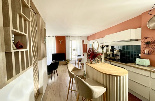 Jardin des plantes Apartment | Appartement Lumineux, Dernière Étage, Traversant Avec Deux Balcons