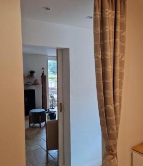Autre Eglise House | Appartement lumineux et chaleureux avec piscine estivale
