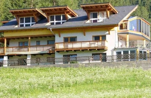 Arzl im Piztal Apartment | Appartement mit 5 Schlafzimmer - Gästehaus Falkenblick