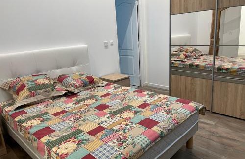 Fontaine-Chaalis Apartment | APPARTEMENT MODERNE DANS FERME DU 13éme SIECLE
