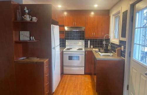 Laval-des-Rapides Apartment | Appartement près du Métro