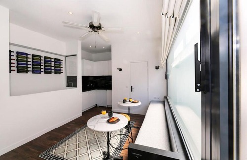 Quartier des Grandes-Carrieres Apartment | Appartement proche des celebres puces de Paris 4P