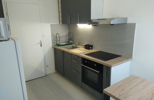 Novel Apartment | Appartement Rénové en 2024 Dans Immeuble Résidentiel, Dominant, au 11ème Étage