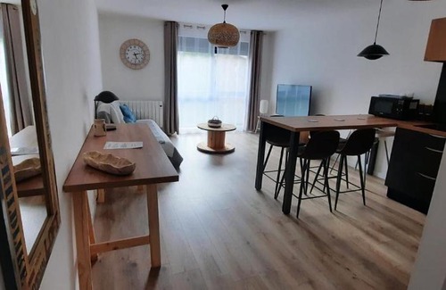 Houdemont Apartment | Appartement rénové totalement - Vue sur jardin - 52 m²
