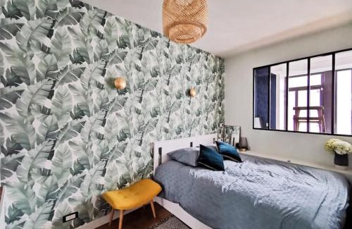 Suresnes Apartment | Appartement rénové une chambre avec espace de travail