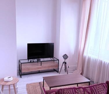 Montlucon Apartment | Appartement spacieux au centre-ville