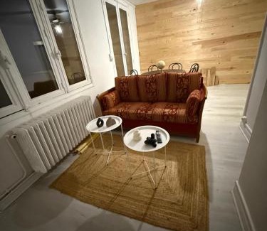 Montlucon Apartment | Appartement spacieux au centre-ville