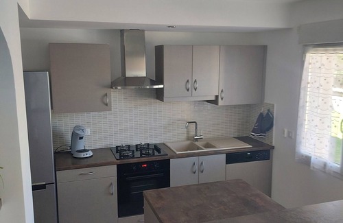 Montreal-la-Cluse Apartment | Appartement T3 Dans une Maison Individuelle