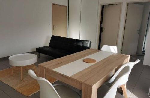 Onet-le-Chateau Apartment | Appartement T2 accessible PMR avec terrasse et garage