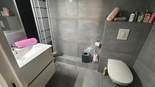Gambetta Apartment | Appartement T2 coconing, WIFI, INTERNET, CLIM, 300m plage