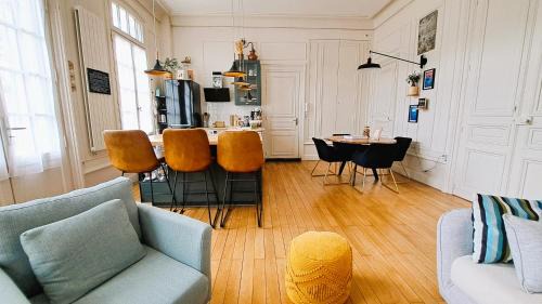Chambray-les-Tours Apartment | Appartement tout confort, jardin, dans un Manoir au Sud de Tours
