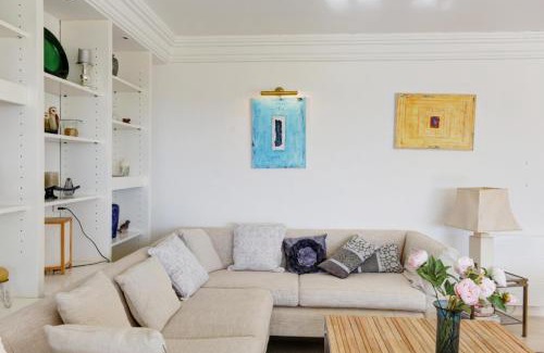 California - Pezou Apartment | Appartement - villa Le Saint Georges avec superbe jardin et vue mer panoramique