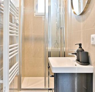 Puteaux Apartment | Appartement Vue sur Tour effeil Defense
