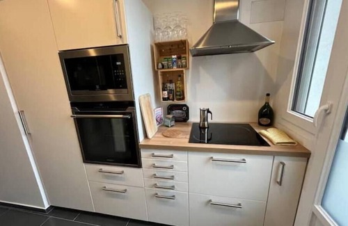 Clichy Apartment | Appartement with balcony 20m to Champs-Élysées