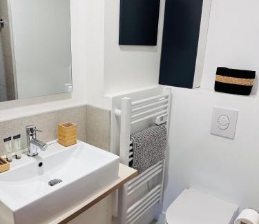 Aigues-Mortes Medieval City Apartment | Appartements 3 étoiles terrasse ou patio intra-muros