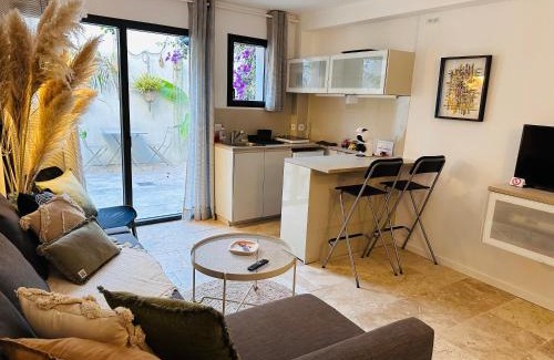 Aigues-Mortes Medieval City Apartment | Appartements 3 étoiles terrasse ou patio intra-muros