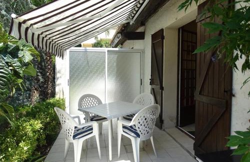 Hyeres Apartment | APPARTEMENTS DANS VILLA EN REZ DE JARDIN