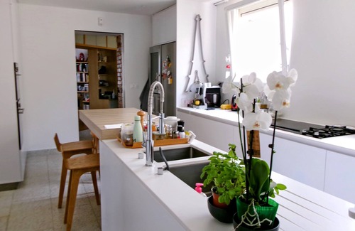 Saint-Vincent-de-Paul Apartment | Appartment in a typical parisien building next to "Gare du nord"