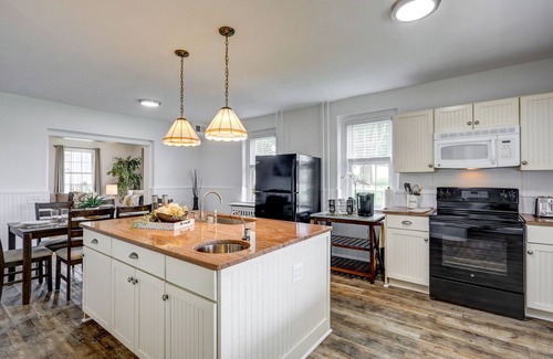 Kinzers Apartment | Apple Blossom Suite/Cozy Family Friendly Farm Stay/4 bedrooms
