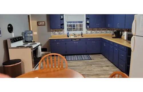 Eldorado House | Apple Corners Quiet Country Guesthouse - 15 min drive from Decorah.