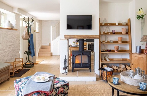 Charlbury Cottage | Apple Store Cottage - sleeps 2 guests in 1 bedroom