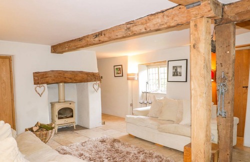 Tarrant Monkton Cottage | APPLE TREE COTTAGE, family friendly, with hot tub in Blandford Forum