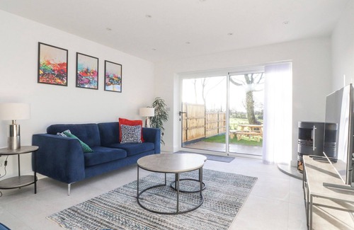 Goosnargh Cottage | APPLE TREE COTTAGE, family friendly, with a garden in Goosnargh