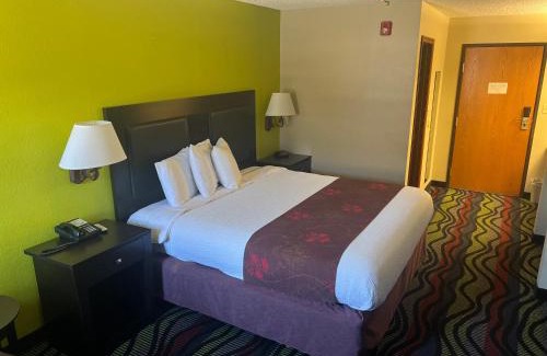 Independence Hotel | Apple Tree Inn