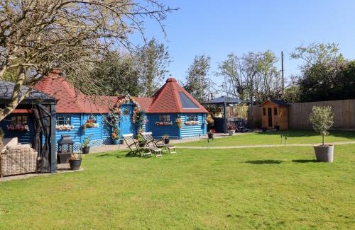 Dolphin House | Applejacks Orchard