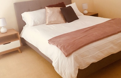 Applecross Villa | AppleTree Apartments Spacious & private 3 bedroom villa in Applecross