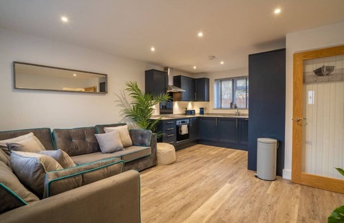 Crawley Apartment | Applewood Ground Floor Apartment is a 2 bedroom with parking in Three Bridges