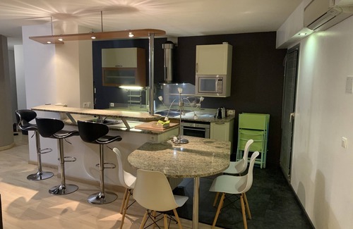 Royan Apartment | Appt 4 pers, 2 bicycles elec downtown all on foot, sea view parking, garage.