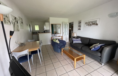 Bassussarry Apartment | Appt 50m² with pool 1ere Ligne Vue Golf Bassussarry