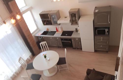 Graulhet Apartment | Appt climatisé, 4 à 6 couchages Tarn, Albi, Gaillac, Cordes, Wifi gratuit, boîte à clés, proche commodités et gare routière