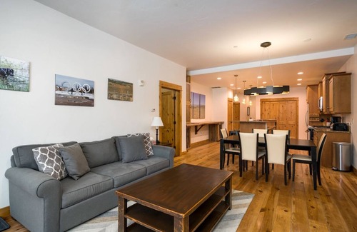 Old Town Condo | Aprés on Yampa, Pet Friendly, Downtown Property Along the Core Trail!
