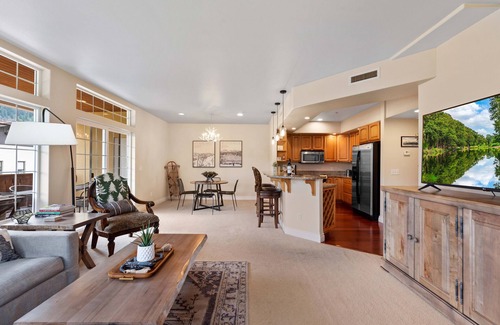 Leavenworth Condo | Apres Ski Chalet-European Style Condo *Mountain Views*Jacuzzi Tub*!