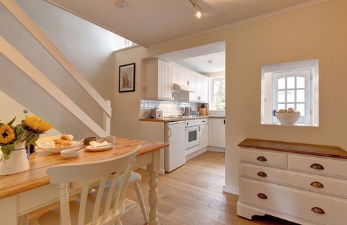 East Rudham Cottage | April Cottage - a self catering cottage that sleeps 4 guests in 2 bedrooms