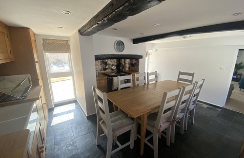 New Forest District Cottage | April Cottage Pool + Hot Tub by NewFo.rest