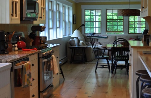 Morrisville House | April Solar Eclipse Home Base in Stowe area - 4 n minimum booking