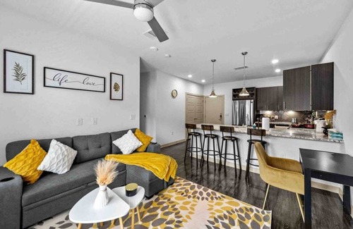 McKinney Apartment | Apt 346 · Luxury King Suite/Pool | Free Parking | On Hwy121