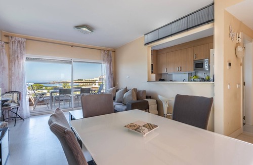 Praia da Rocha Apartment | Apt Bonheur, With Wi-fi and communal pool in Praia da Rocha